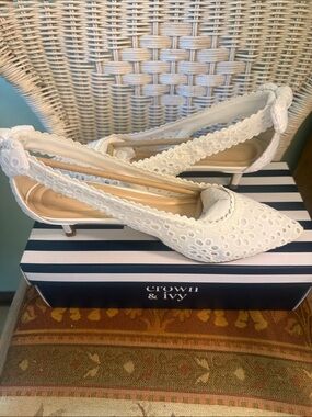 New Crown & Ivy White Eyelet Slingback Kitten Heels
